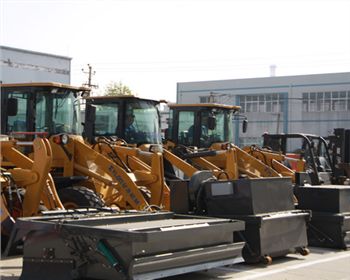 河南無塵清掃機(jī)教你做選擇選購(gòu)掃地車